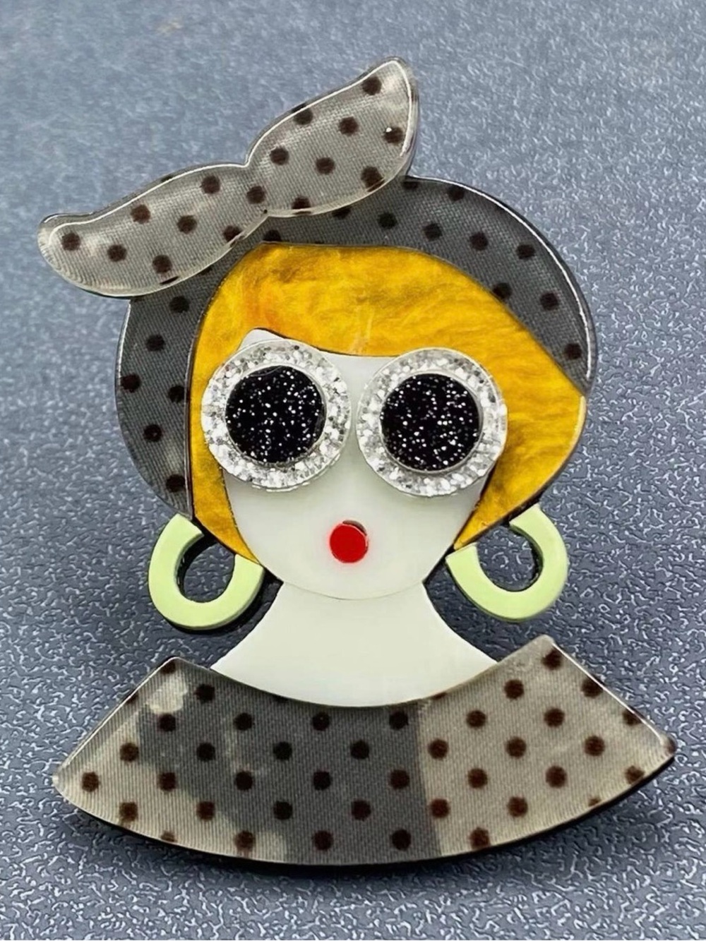 Creative Beauty Statement Acrylic Brooch Pin – Wearable Art Fashion Accessory